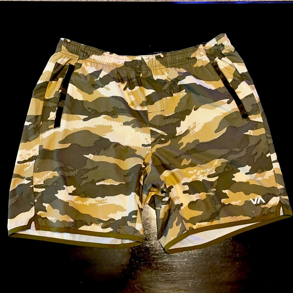 RVCA YOGGER STRETCH ATHLETIC SHORTS 17" CAMO